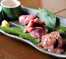 写真:美濃古地鶏の三点お造り